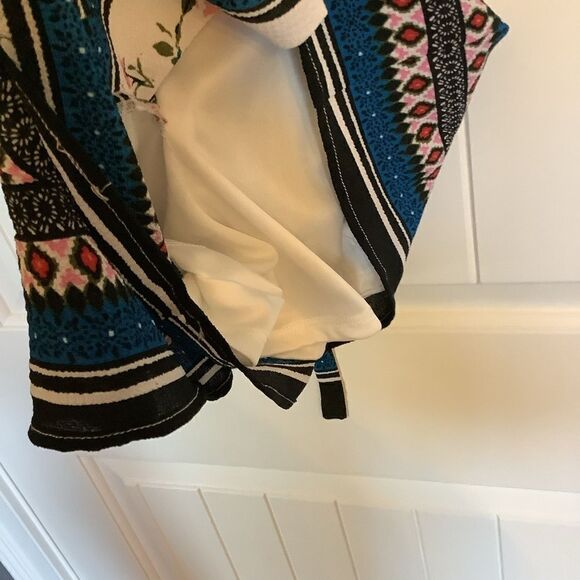 New Francesca’s White Floral Romper 🌺🌼 - Picture 7 of 8